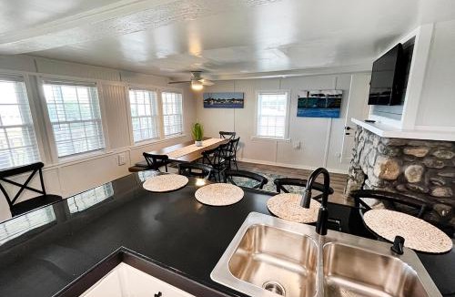 Swansboro House | Historic Waterfront, Downtown, Boat Slip Avail