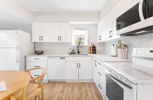 Hastings House | Historic Waterview Home Minutes to Downtown Vancouver & North Shore Mountains