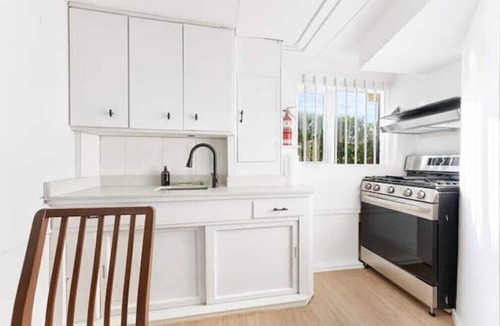 Hastings House | Historic Waterview Home Minutes to Downtown Vancouver & North Shore Mountains