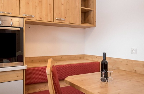 Valle Aurina Apartment | Holiday Apartment "Hollenze - Gruberhof" with Wi-Fi & Mountain View