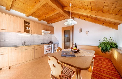 San Genesio Atesino Apartment | Holiday Apartment 'Stücklhof Wohnung Edelweiss' with Mountain View