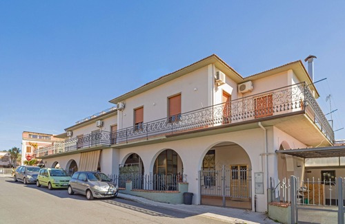 Piedimonte Etneo Apartment | Holiday Apartment "Il Comandante" with Sea View, Balcony & Wi-Fi