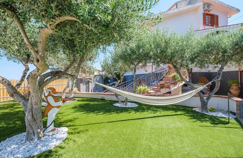 Capo d'Orlando Apartment | Holiday Apartment "Puro Relax" with Sea View, Private Pool and Wi-Fi
