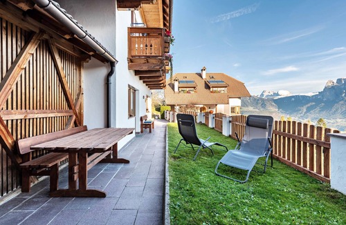 Collalbo Apartment | Holiday Apartment "Schlern" with Mountain View, Garden, Terrace & Wi-Fi