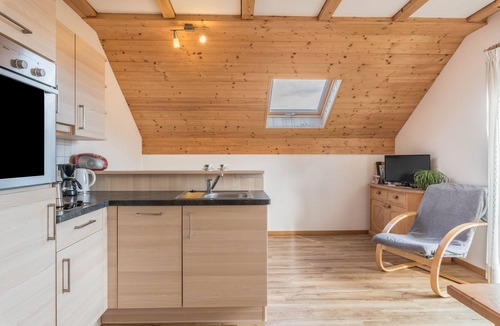 Collalbo Apartment | Holiday Apartment "Rosengarten" with Mountain View, Garden, Balcony & Wi-Fi
