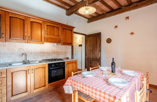 Lamporecchio Other | Holiday Apartment "Le Rondini" with Shared Pool, Shared Garden & Wi-Fi