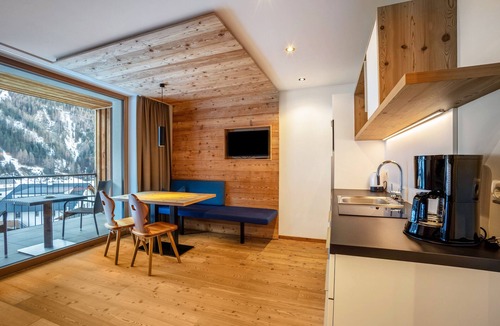 Valle Aurina Apartment | Holiday Apartment "Stoana Apt 3-2" with Relaxing Wellness Area