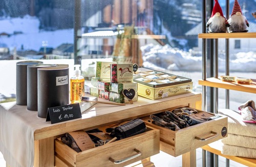 Valle Aurina Apartment | Holiday Apartment 'Stoana 3-3' with Relaxing Wellness Area