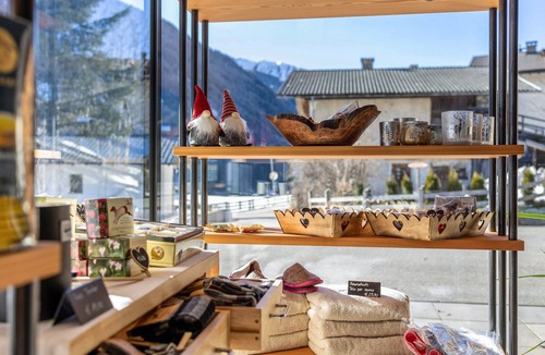 Valle Aurina Apartment | Holiday Apartment 'Stoana 3-3' with Relaxing Wellness Area