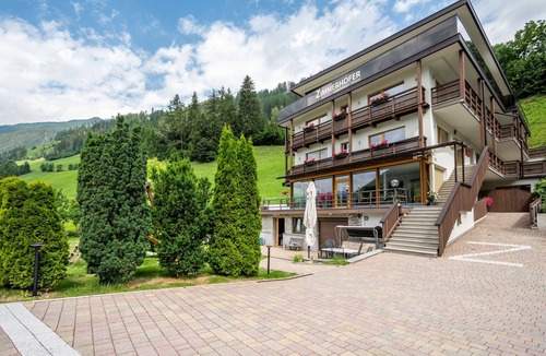 Cadipietra Apartment | Holiday flat 'Zimmerhofer Panorama' with wellness facilities at Hotel Schwarzenstein.