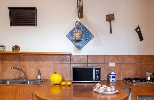 Castellammare del Golfo House | Holiday Home Casina ai Fraginesi with Mountain View, Shared Garden & Wi-Fi