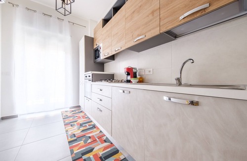 Fondachello House | Holiday Home 'Alba's Home - Van Gogh' with Balcony, Wi-Fi and Air Conditioning
