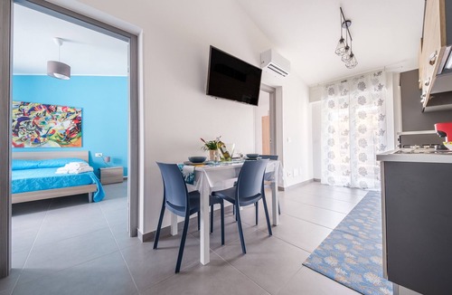 Valdina House | Holiday Home 'Alba's Home - Kandinsky' with Private Terrace, Wi-Fi and Air Conditioning