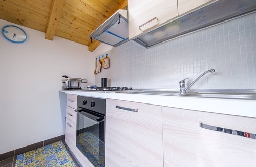 Pace del Mela Apartment | Holiday Home 'Appartamento Smeralda' with Private Terrace, Wi-Fi and Air Conditioning