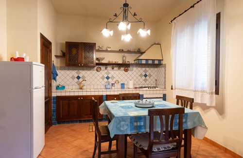 Castelluzzo House | Holiday Home 'Casa Cris' with Mountain View, Wi-Fi and Air Conditioning