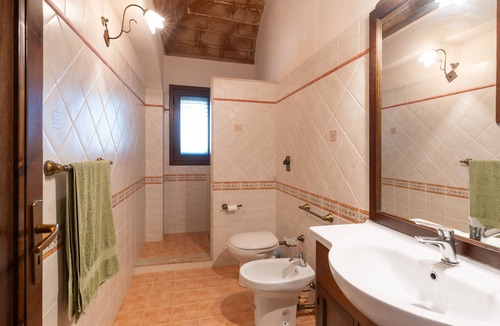 Castelluzzo House | Holiday Home 'Casa Cris' with Mountain View, Wi-Fi and Air Conditioning