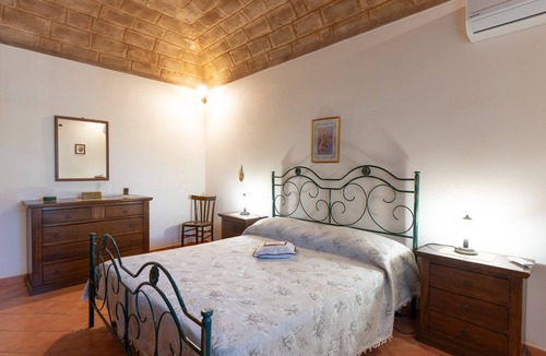 Castelluzzo House | Holiday Home 'Casa Cris' with Mountain View, Wi-Fi and Air Conditioning