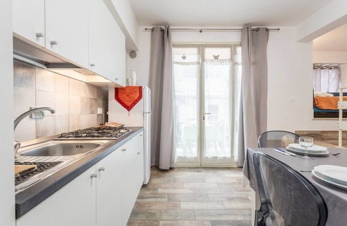 Terrasini House | Holiday Home 'Casavacanzefranca - 12' with Balcony, Wi-Fi and Air Conditioning