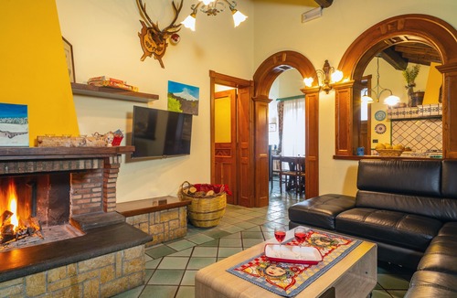 Rovittello House | Holiday Home 'Etna Nina's Home' with Mountain View, Private Terrace and Wi-Fi