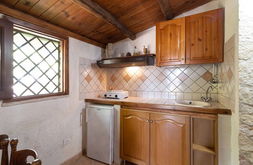 Buseto Palizzolo House | Holiday Home 'Fattoria Spezia - Nespola' with Shared Pool, Garden and Shared Wi-Fi