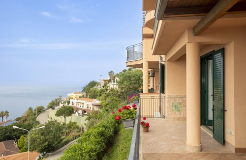 Piraino House | Holiday Home "La Casa di Marigiò" with Sea View, Terrace & Wi-Fi