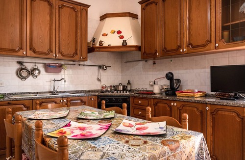 Agrigento House | Holiday Home 'La Casa Di Nonna Melina ' with Private Garden, Wi-Fi and Air Conditioning