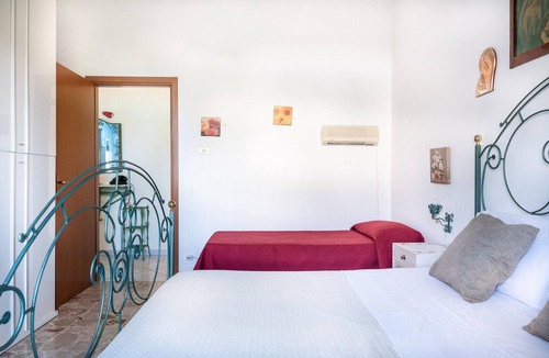 Agrigento House | Holiday Home 'La Casa Di Nonna Melina ' with Private Garden, Wi-Fi and Air Conditioning