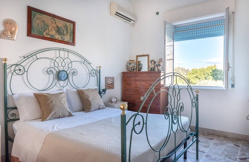 Agrigento House | Holiday Home 'La Casa Di Nonna Melina ' with Private Garden, Wi-Fi and Air Conditioning