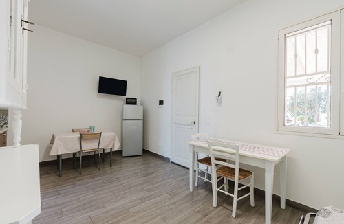 Mazara del Vallo Apartment | Holiday Home 'La Perla Di Mare - Perla 4' with Shared Pool, Wi-Fi and Air Conditioning
