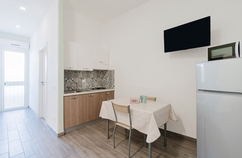 Mazara del Vallo Apartment | Holiday Home 'La Perla Di Mare - Perla 4' with Shared Pool, Wi-Fi and Air Conditioning