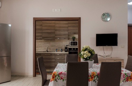 Licata House | Holiday Home 'La Maison Du Port' with Balcony, Wi-Fi and Air Conditioning
