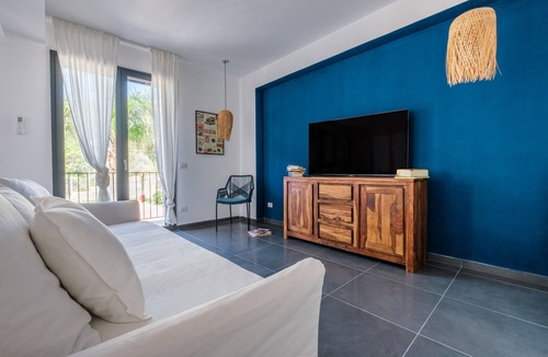 Furci Siculo House | Holiday Home 'Ninai Sea Holiday Apartment' with Balcony, Wi-Fi and Air Conditioning