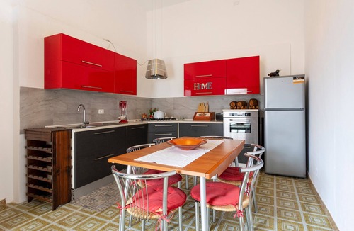 Mazara del Vallo House | Holiday Home 'Obelix Kasbah' with Balcony and Air Conditioning