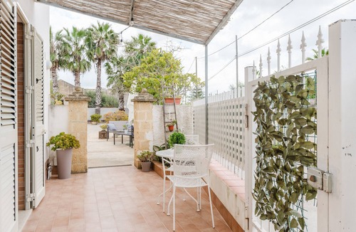 Marsala Apartment | Holiday Home 'Petros' with Shared Terrace, Wi-Fi and Air Conditioning
