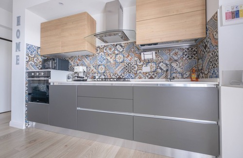 Torre di Faro House | Holiday Home 'Tra Mare e Lago' with Private Terrace, Wi-Fi and A/C