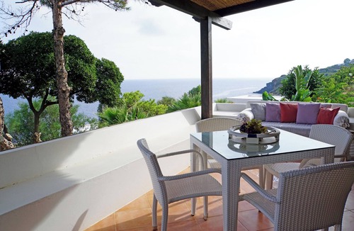 Pantelleria House | Holiday Home "Vento del sud" with Sea View, Garden & Terrace
