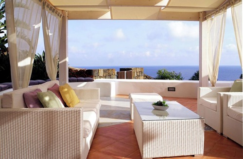 Pantelleria House | Holiday Home "Vento del sud" with Sea View, Garden & Terrace