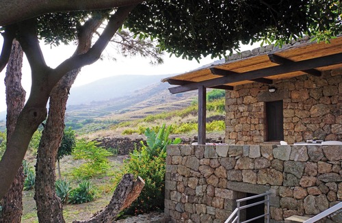 Pantelleria House | Holiday Home "Vento del sud" with Sea View, Garden & Terrace