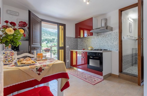 Torretta House | Holiday Home 'Villa Salvatore' with Mountain View, Terrace and Wi-Fi