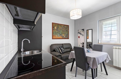 Anzio Bed & Breakfast | Holiday Home 'Zampamare Bb - Anzio' with Private Terrace, Private Garden and Wi-Fi