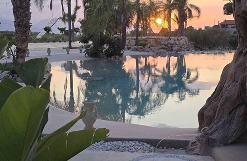 Partinico Apartment | Holiday in paradise: Apartment in villa with pool pond and jacuzzi
