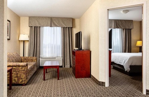 Northeast Edmonton Hotel | Holiday Inn Express Edmonton North by IHG