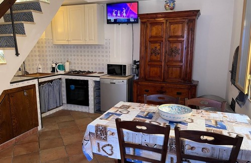 Castellammare del Golfo House | Holiday house 'Marcantonio' with private parking space
