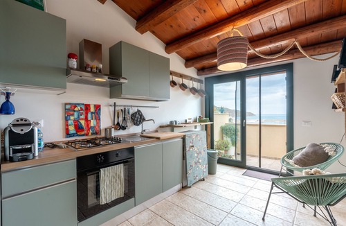 Castellammare del Golfo House | Holiday Home 'Casa Mauro E Robi Attico Faraglioni' with Private Terrace, Wi-Fi and Air Conditioning