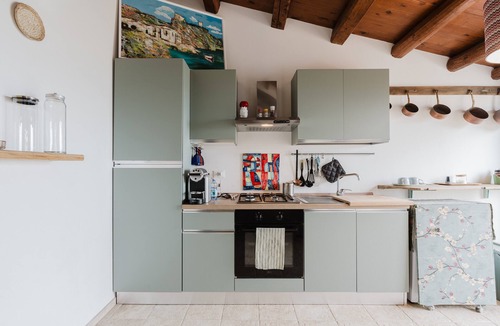 Castellammare del Golfo House | Holiday Home 'Casa Mauro E Robi Attico Faraglioni' with Private Terrace, Wi-Fi and Air Conditioning
