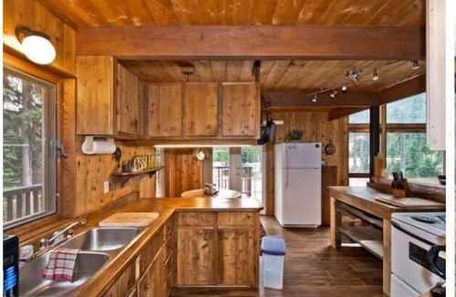 Apex Mountain Cabin | Holy Smoke Ski-in/out 5 Bed Rm 9 Beds w HOT TUB Cabin at Apex
