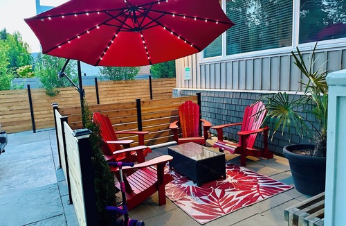 Kelowna Central Business District House | Home Close to Beach and Downtown. Licensed short term rental.