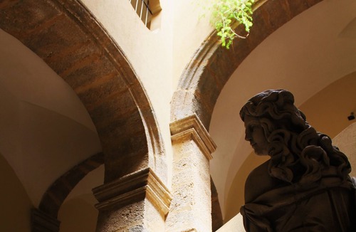 Niscemi Apartment | Home P & G 2 in the historic Sicilian palace