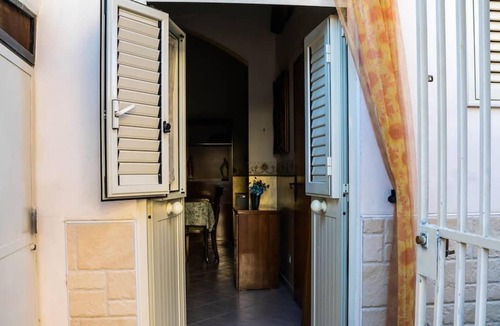 Favara Apartment | Homerez - Appartement 8 km away from the beach for 4 ppl. with terrace at Favara
