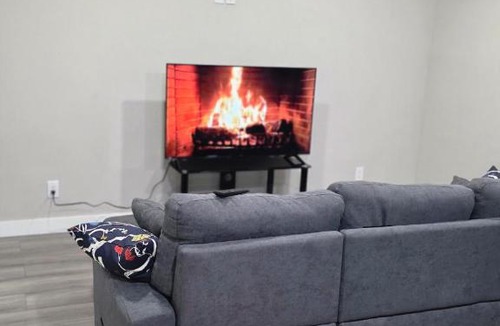 Northwest Calgary Apartment | Homey & welcoming